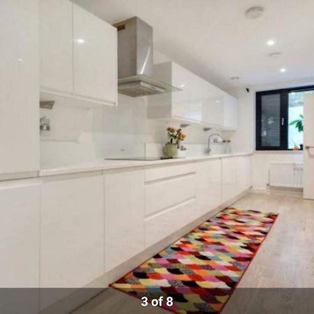 London Holiday Home Newly Refurbished - Entire 4 Bedroom Private House With Kitchen, Living Room & Private Garden - 1 Cape House London, Within 30 Mins From Central London, London Bridge & Canary Wharf Londres Exterior foto