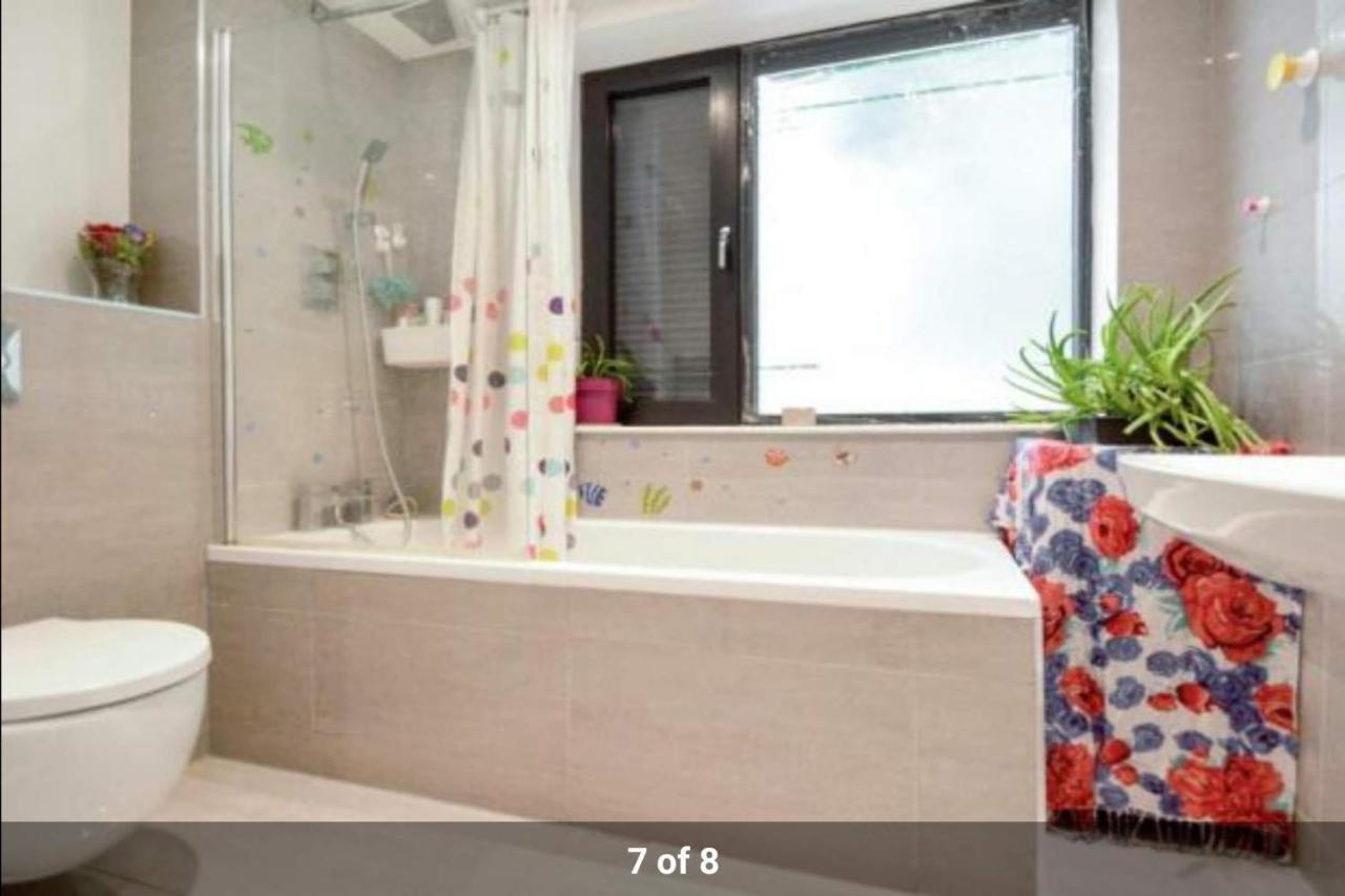 London Holiday Home Newly Refurbished - Entire 4 Bedroom Private House With Kitchen, Living Room & Private Garden - 1 Cape House London, Within 30 Mins From Central London, London Bridge & Canary Wharf Londres Exterior foto