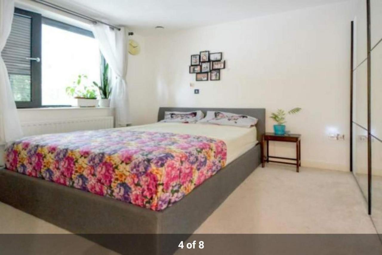 London Holiday Home Newly Refurbished - Entire 4 Bedroom Private House With Kitchen, Living Room & Private Garden - 1 Cape House London, Within 30 Mins From Central London, London Bridge & Canary Wharf Londres Exterior foto