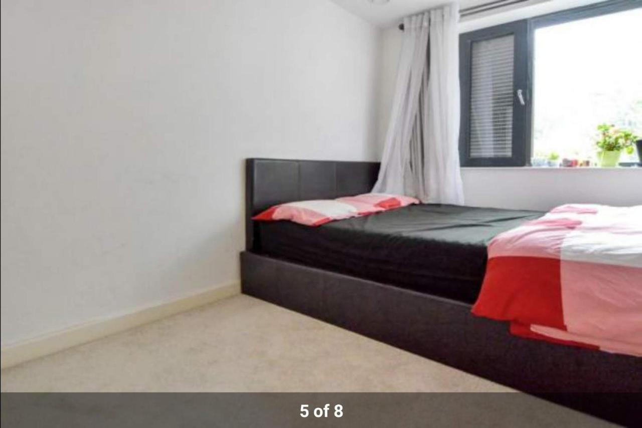 London Holiday Home Newly Refurbished - Entire 4 Bedroom Private House With Kitchen, Living Room & Private Garden - 1 Cape House London, Within 30 Mins From Central London, London Bridge & Canary Wharf Londres Exterior foto